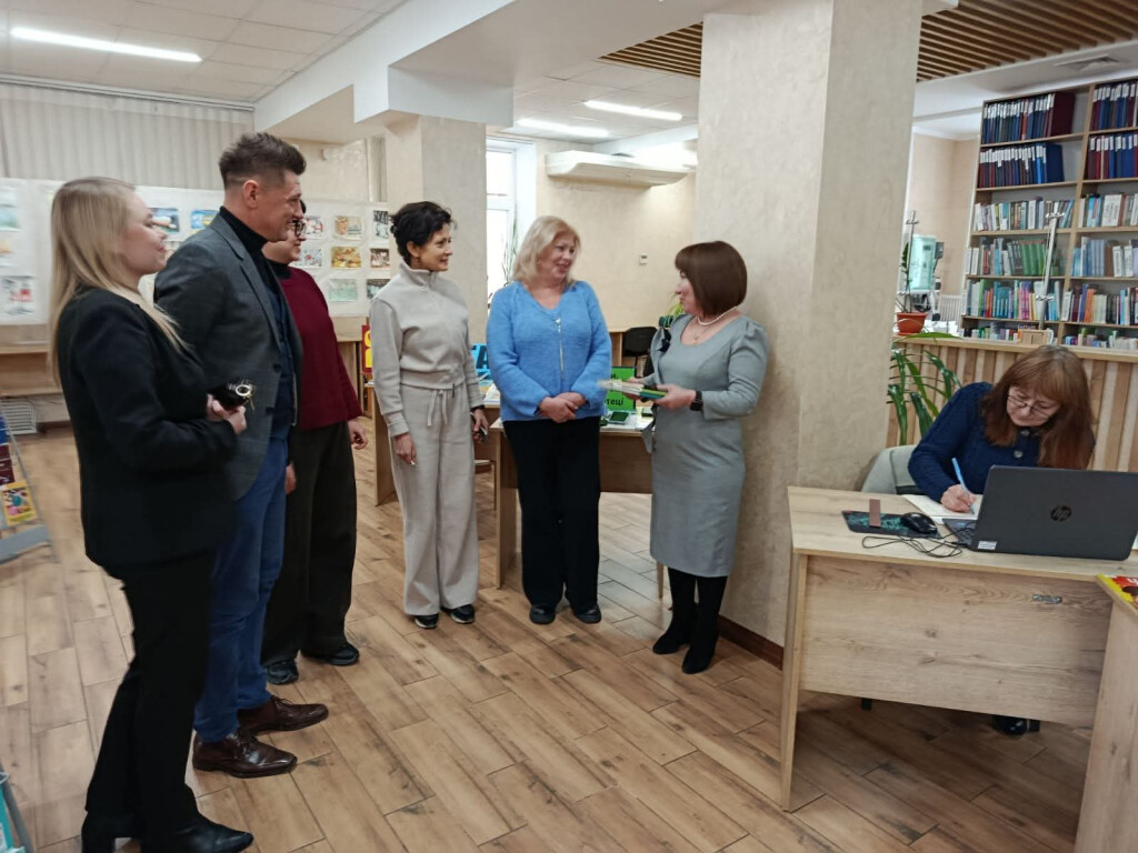 Викладачі кафедри біології долучилися до акції  «Подаруй бібліотеці книгу»