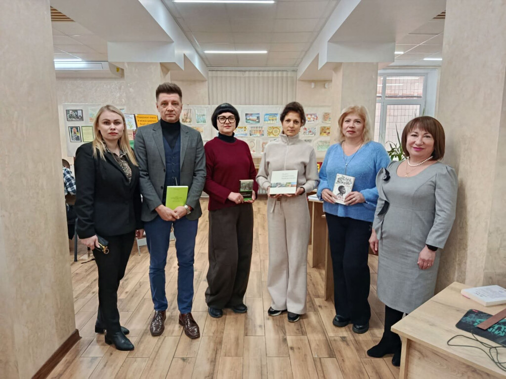 Викладачі кафедри біології долучилися до акції  «Подаруй бібліотеці книгу»