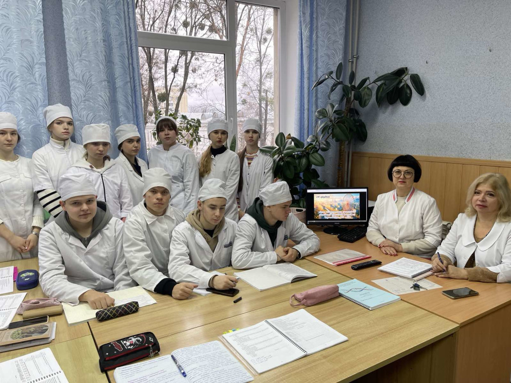 УКРАЇНСЬКИЙ НАРОД ПАМ’ЯТАЄ УРОКИ СВОЄЇ ІСТОРІЇ : ВИХОВНІ ЗАХОДИ ДО ДНЯ ПАМ’ЯТІ І ВШАНУВАННЯ УЧАСНИКІВ ЛІКВІДАЦІЇ НАСЛІДКІВ АВАРІЇ НА ЧАЕС
