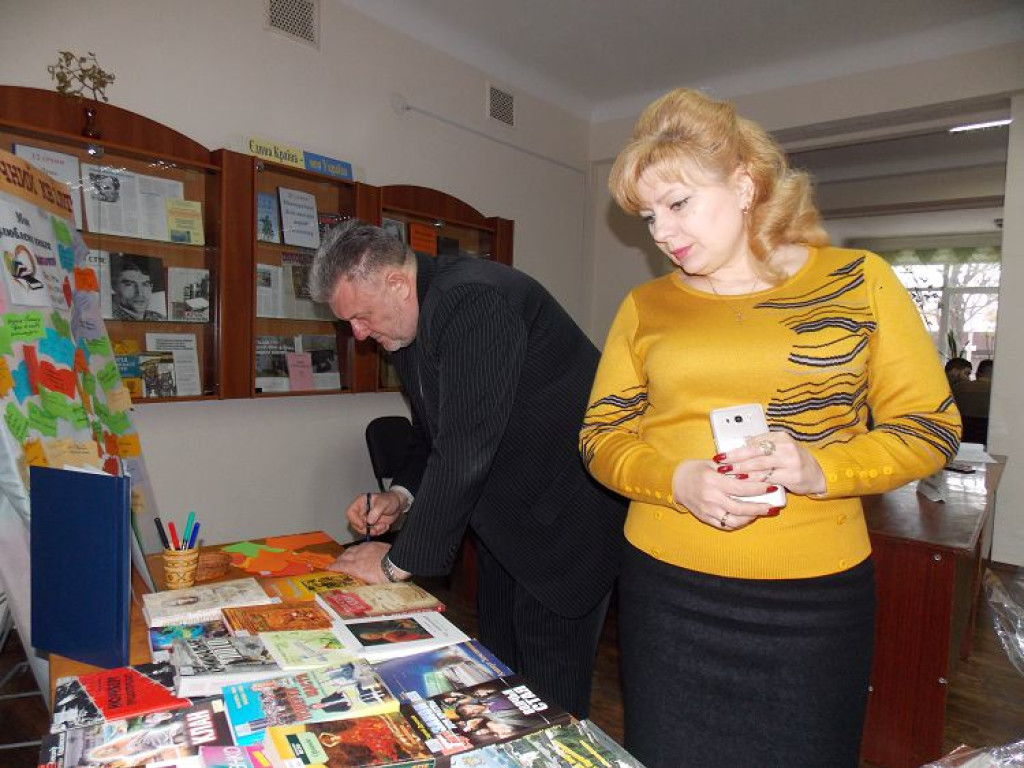 14 лютого – Міжнародний день дарування книг.