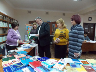 14 лютого – Міжнародний день дарування книг.